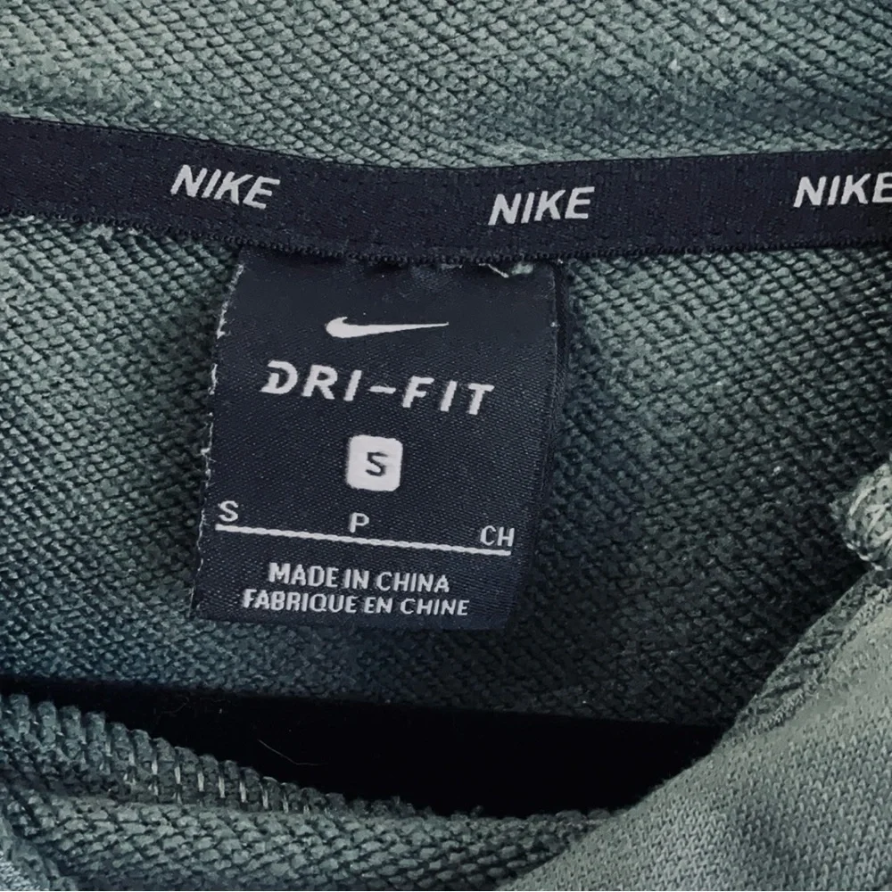 Nike Men's DRI-FIT Hoodie in Rosemary Green Size Small